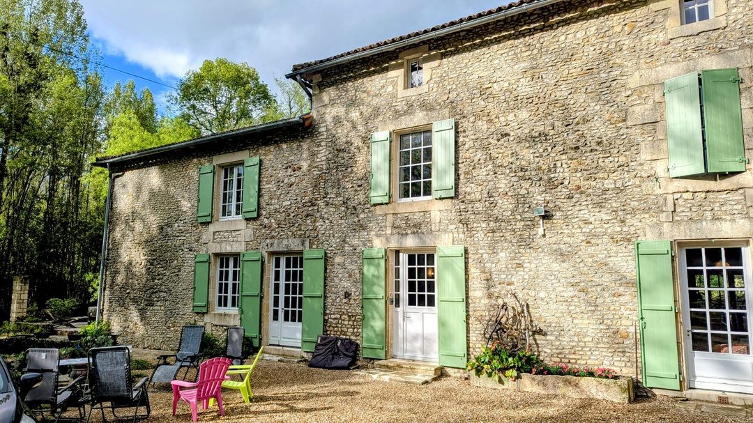 Facade MoulinRev